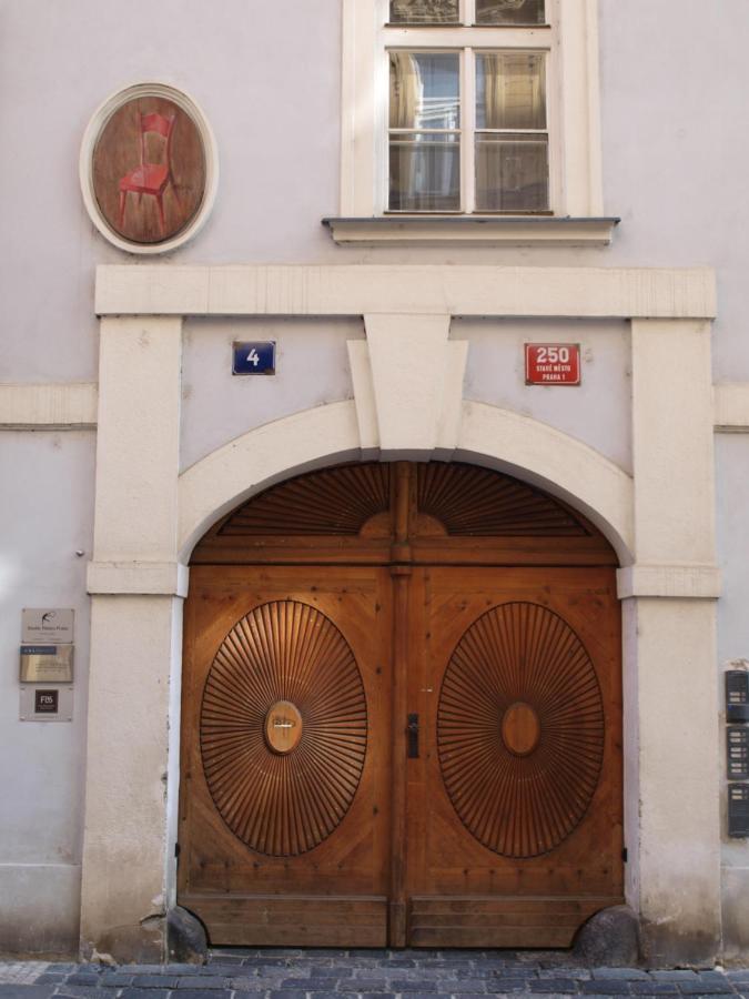 U Cervene Zidle - Red Chair Hotel Prag Eksteriør billede