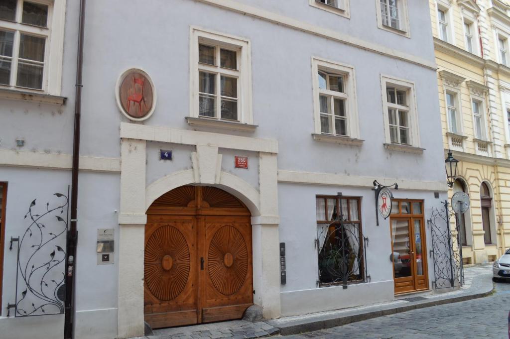 U Cervene Zidle - Red Chair Hotel Prag Eksteriør billede